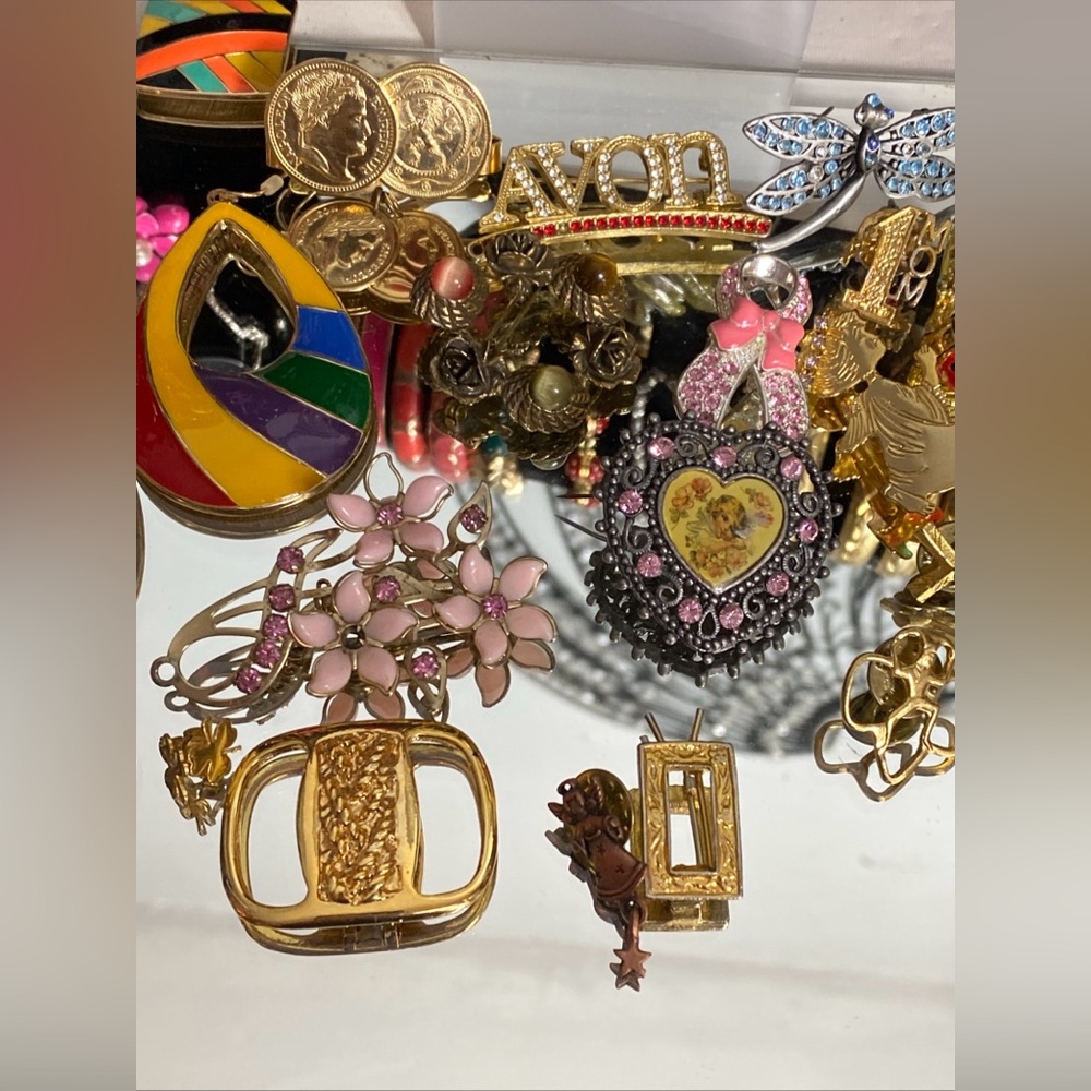Vintage Jewelry Gold Plated, & Enamel Lot - Picture 15 of 16